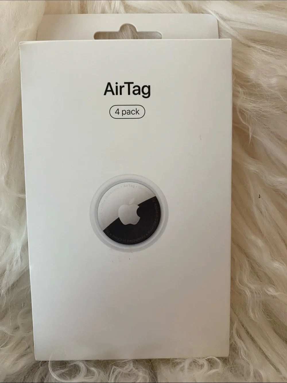 🍎Apple AirTag 4 Pack White NWT 1st Generation 📲📞🤳🍎